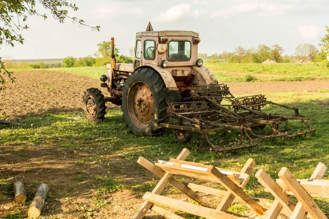 Juro de máquina caiu: por que sua fazenda pode parar de pedir carregadeira emprestada